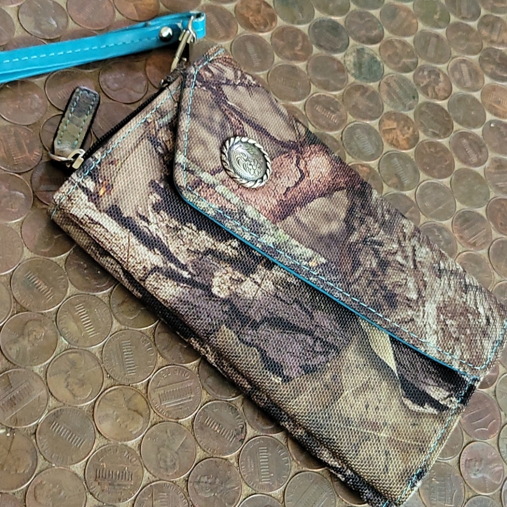 Weber wristlet